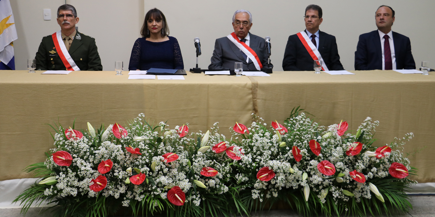 Mesa de honra da solenidade (Foto: TRF1) 